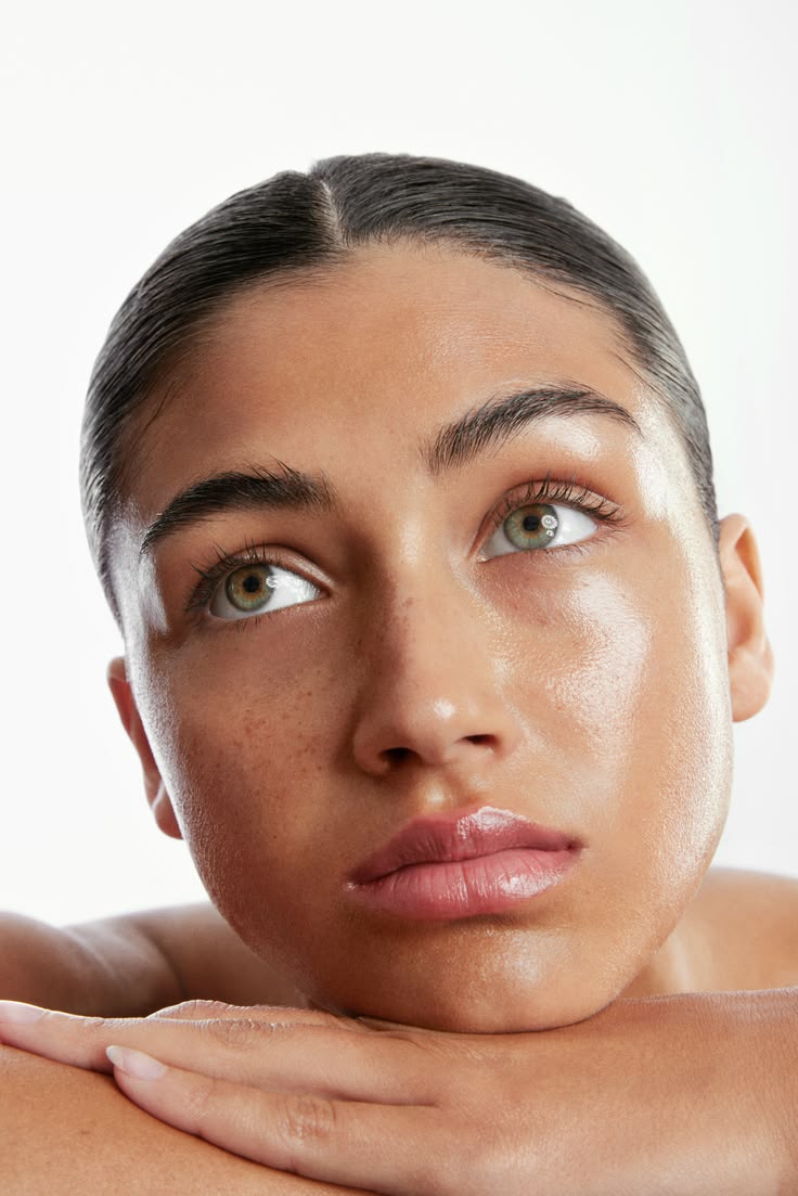 Acne scars aren't a life sentence. In Dubai, the right treatment makes all the difference.